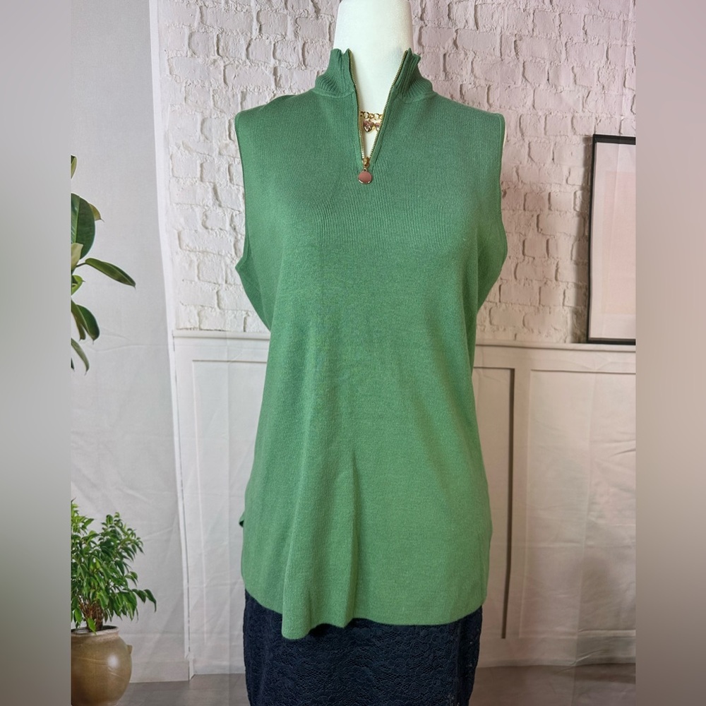 Green Sleeveless‎ Zip-Up Top size large